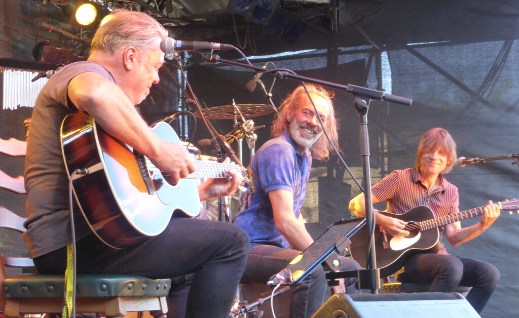 Richie Arndt (links) hatte mit Pitti Hecht und Gregor Hilden zwei Neulinge auf der Lehrter Bluesbühne eingeführt, die sich sehr willkommen fühlten.